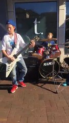 hermanitos  hacen buen rock en la calle