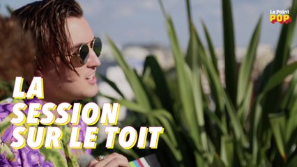 Gnash chante  « I Hate U, I Love U »