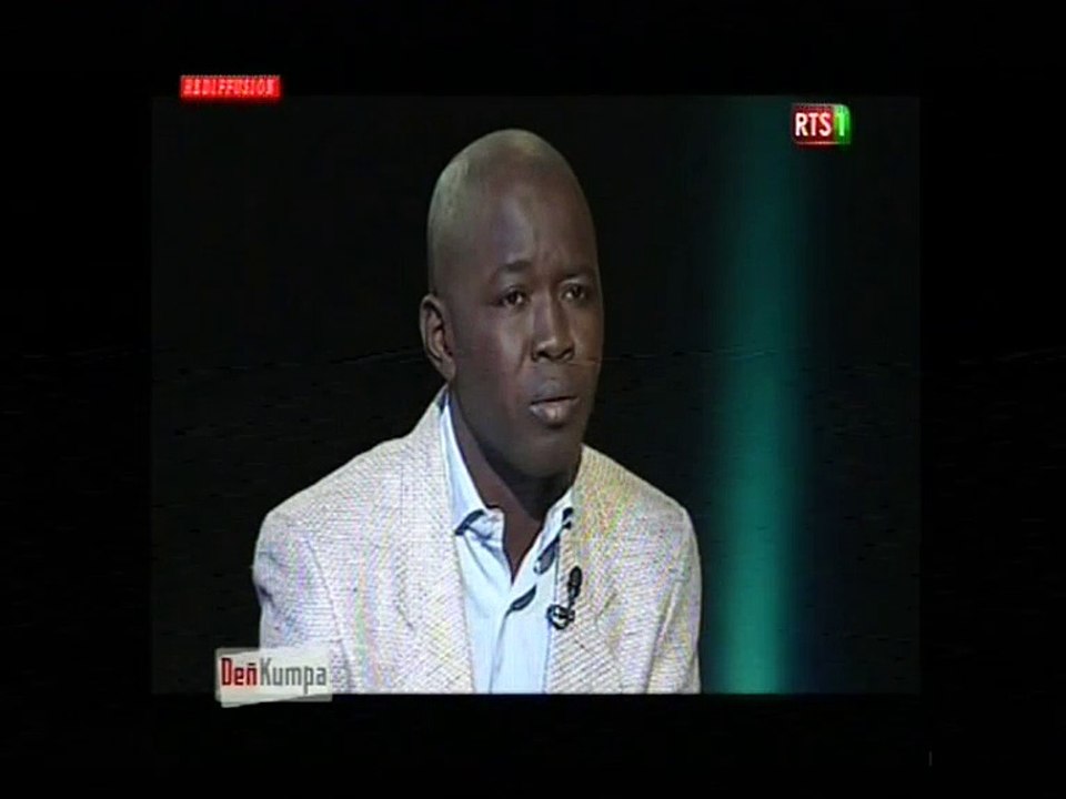 "Quels conseils donneriez-vous aux jeunes à propos de notre drapeau national?" Appréciez