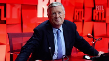 "Avec son entretien au Monde, François Hollande cherche quelque chose qui le distingue des autres acteurs politiques", analyse Alain Duhamel