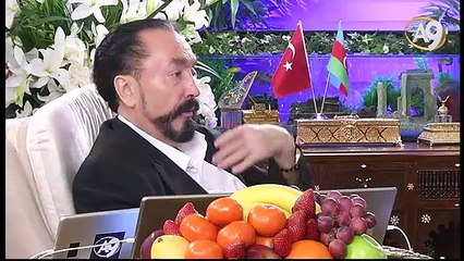 Münafık gizlice izlenmekten, çok rahatsız olur. Özgürce ahlaksızlık yapmak ister