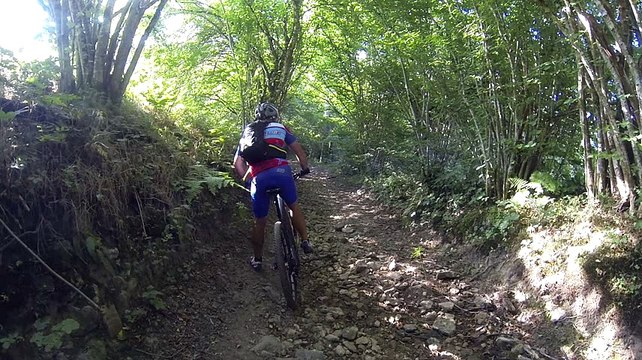 GOPR4995 1 Samedi Matin - dans les roues de Seb en forêt [DIVX 480p]