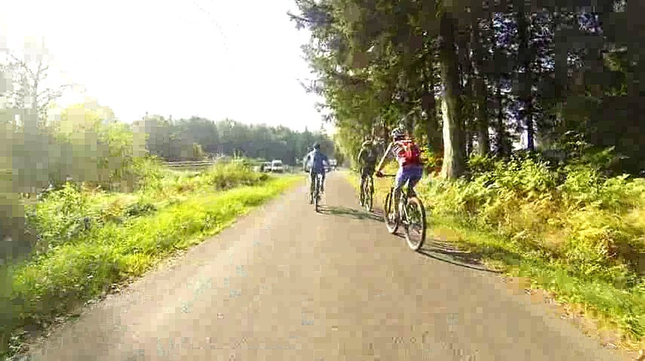 GOPR5017 1 Samedi Matin - arrivée au ravito du matin [DIVX 480p]