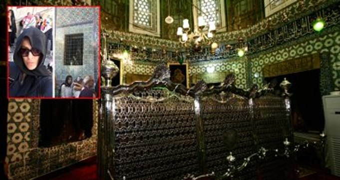 Helin Avşar Eyüp Sultan Türbesi'ni Ziyaret Etti