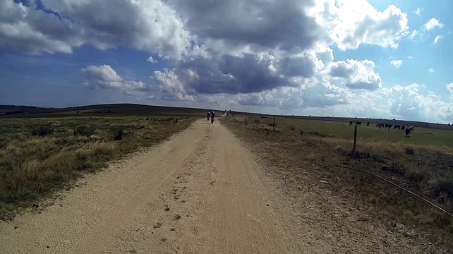 GOPR5174 2 samedi Apm - dans les roues d'alain et thierry sur les plateaux [DIVX 480p]