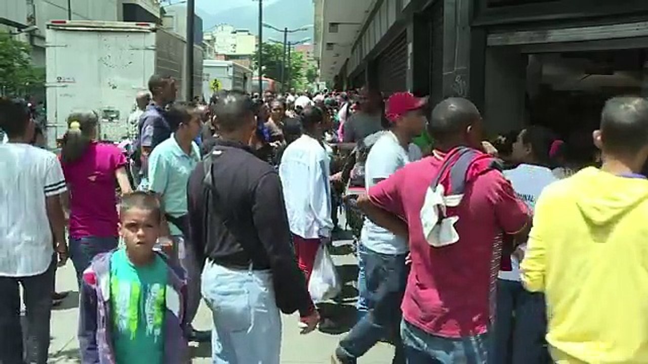 Para afrontar la crisis los venezolanos optan por el trueque