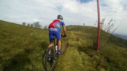 GOPR5295 3 Dimanche  Matin - single en descente sur hauts plateaux derrière alain [DIVX 480p]