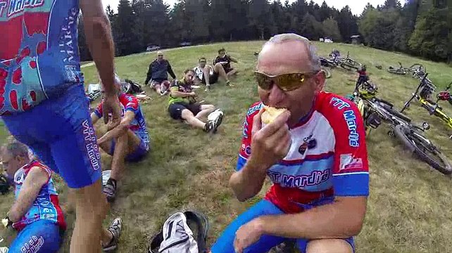 GOPR5330 3 Dimanche Matin - repas sur l'herbe [DIVX 480p]