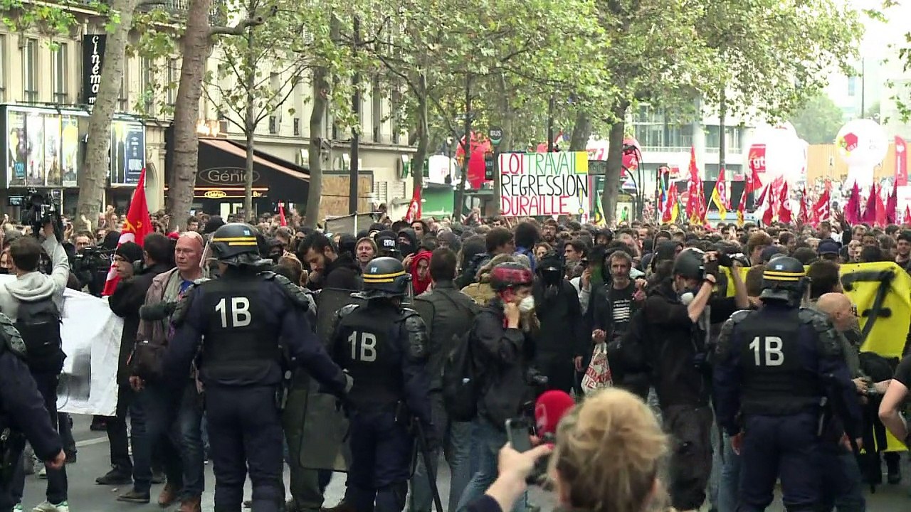 Protestos em Paris terminam em violência