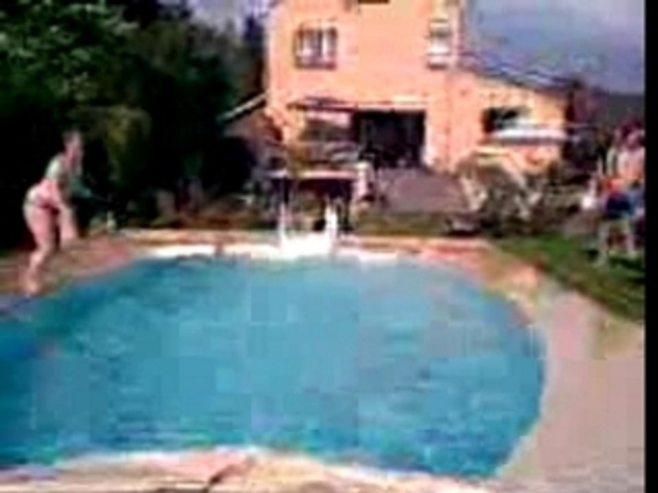 Matrix dans la piscine