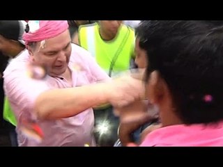 EXCLUSIVE : Rishi Kapoor And Randhir SLAP REPORTERS