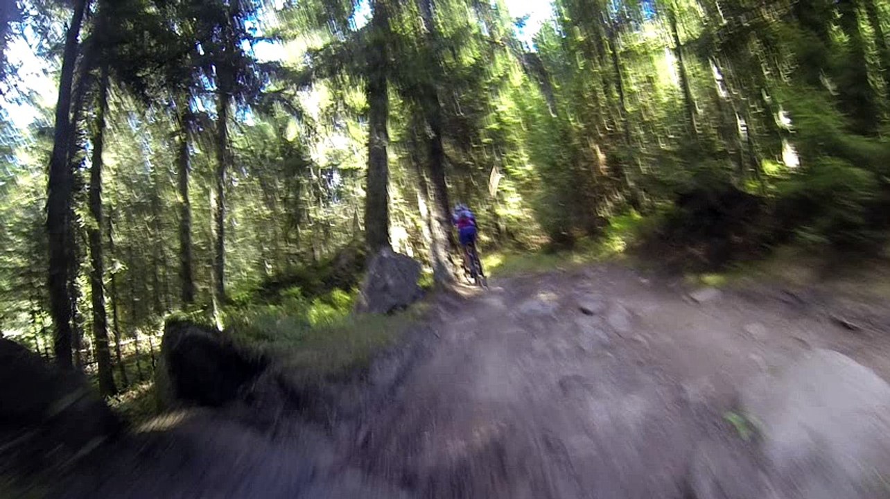 GOPR5376 4 dimanche  Apm - descente dans les roues de JM [DIVX 480p]