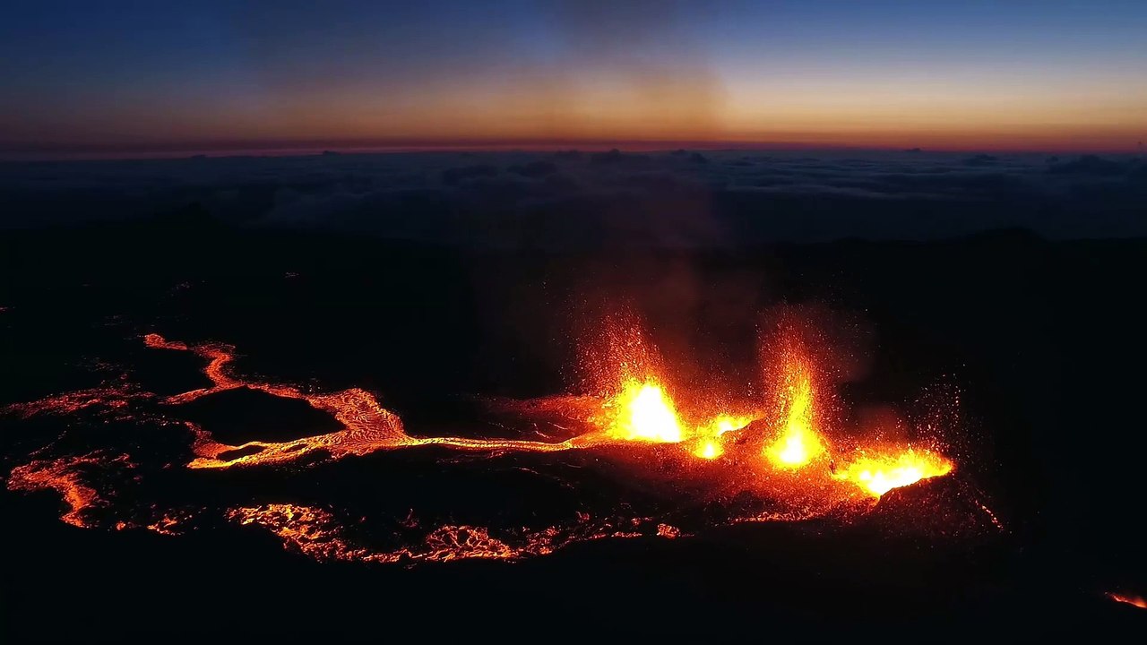 Eruption du Volcan Piton de la Fournaise filmé...