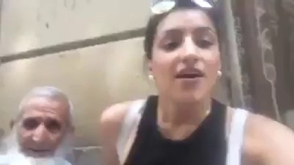 ‫پاکستان سے اسپین گئے بابا جی اپنےانوکھے ہنراور مہمان نوازی کی وہ بھی انڈین لڑکی کے ساتھ‬