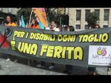 Napoli - Scuola, niente fondi per Osa: protesta davanti al Comune (15.09.16)