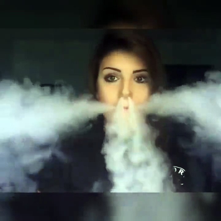 Girls smoke performance