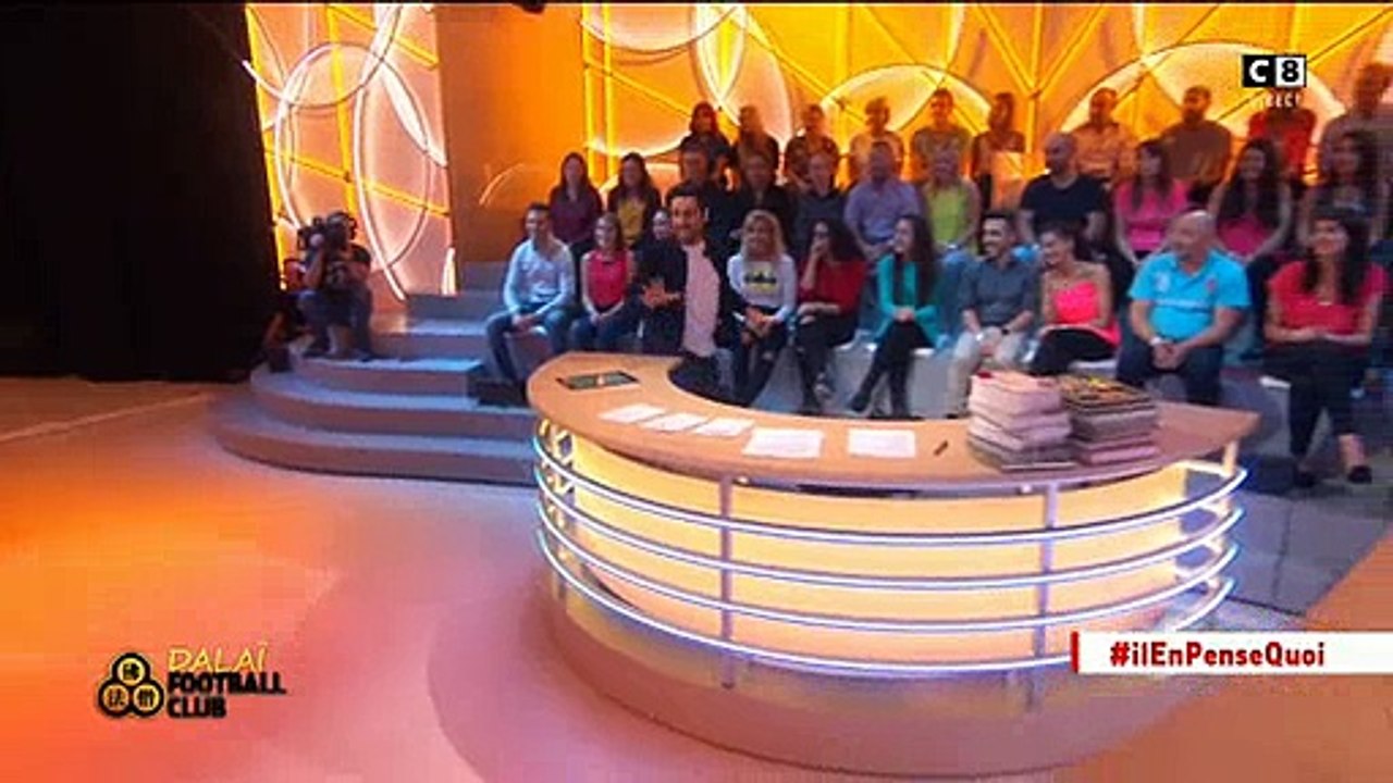 Un chroniqueur de "Il en pense quoi Camille" sur C8 se prend pour un moine bouddhiste, et c'est le drame - Regardez