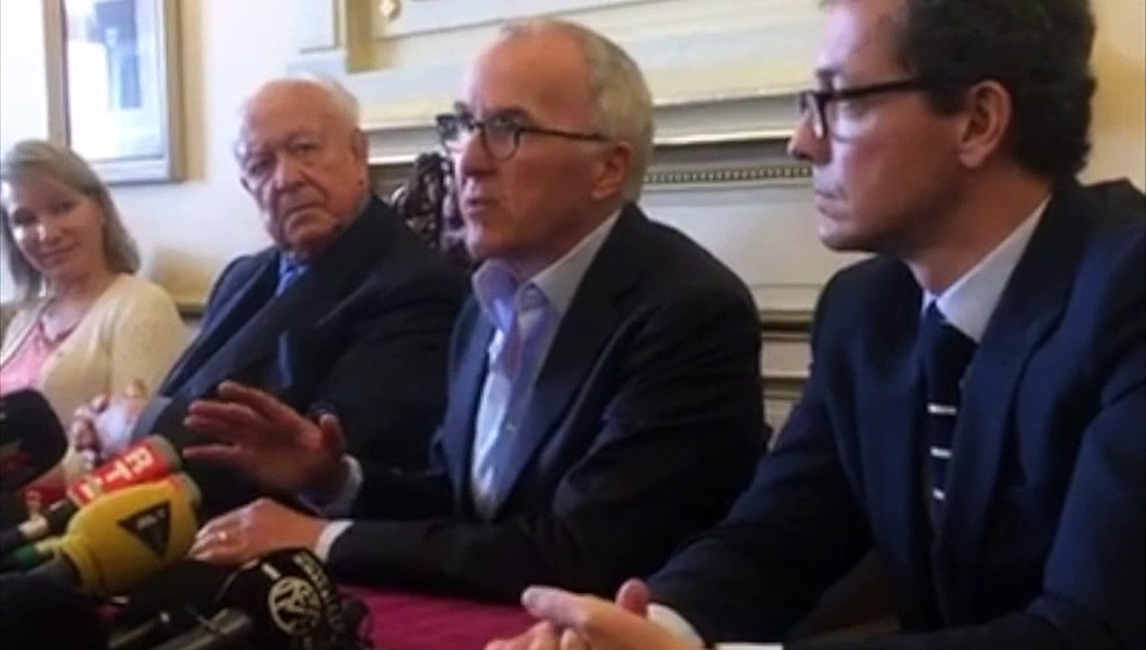 La conférence de presse de Frank McCourt