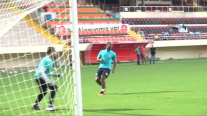 Aytemiz Alanyasporlu Love'dan Eto'o Kıyaslamasına Cevap