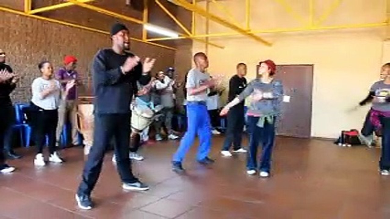 DANCE BY SOWETO GOSPEL CHOIR