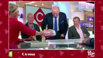 Le drôle de Cadeau de Laurent Baffie à Anne-Sophie Lapix