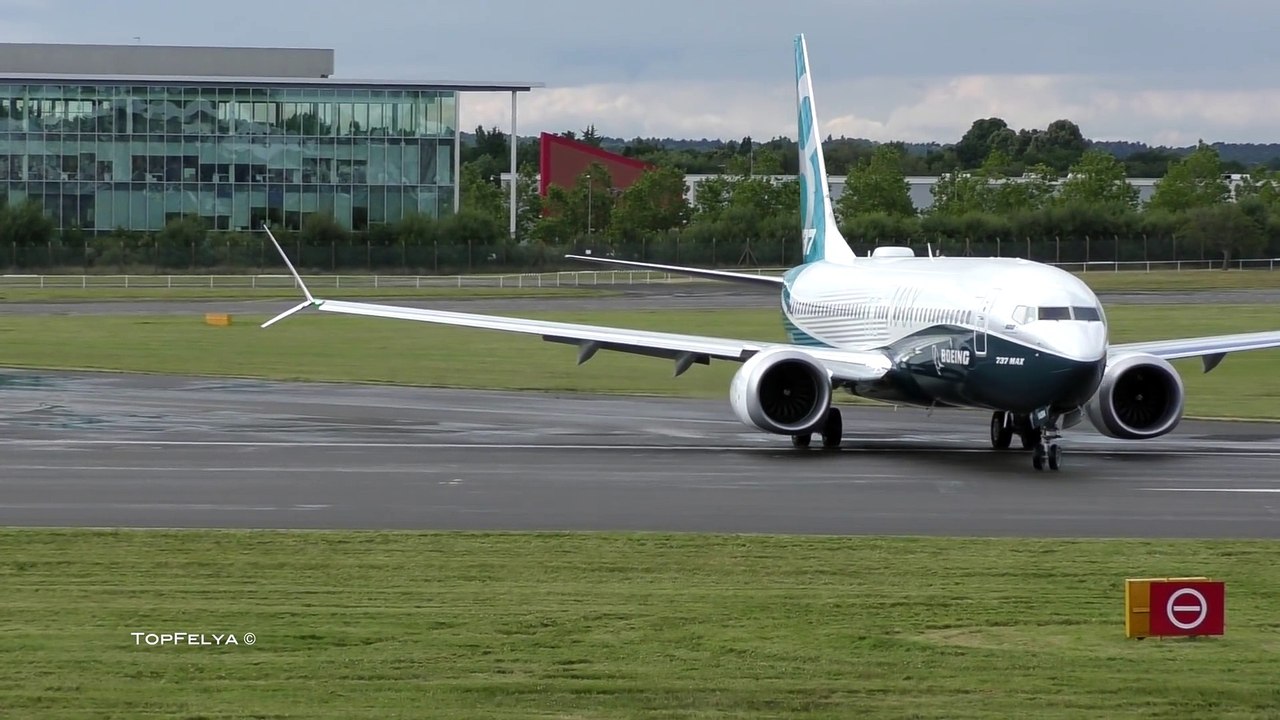 Décollage d'un avion Boeing à la verticale ! Impressionnant !