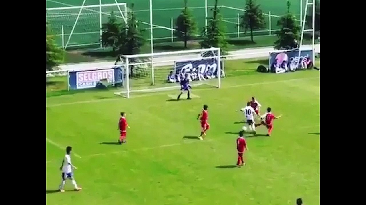 Zap Foot du 16 septembre: Gerrard et Keane face à 30 enfants, un futur prodige, la bonne blague d'un joueur de Rennes etc.