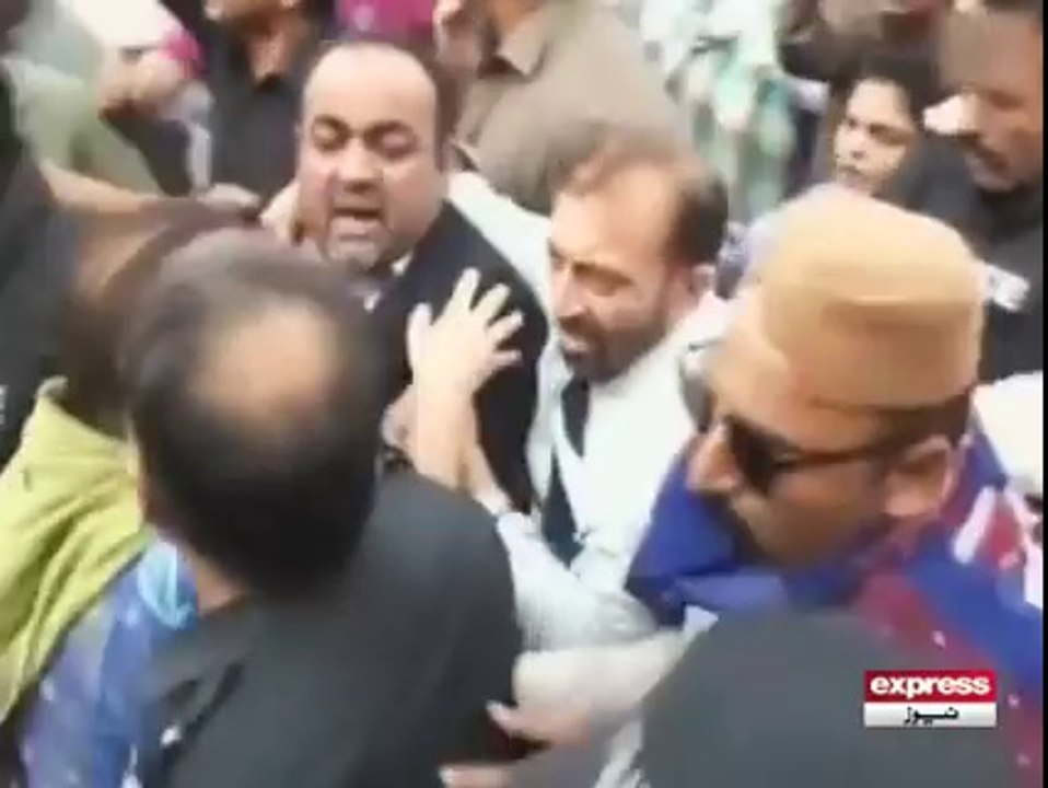ایم کیو ایم کے رہنما خواجہ اظہار الحسن کی گرفتاری کے مناظر