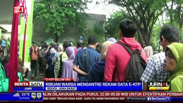Suasana Antrean Panjang Perekaman Data e-KTP di Berbagai Daerah