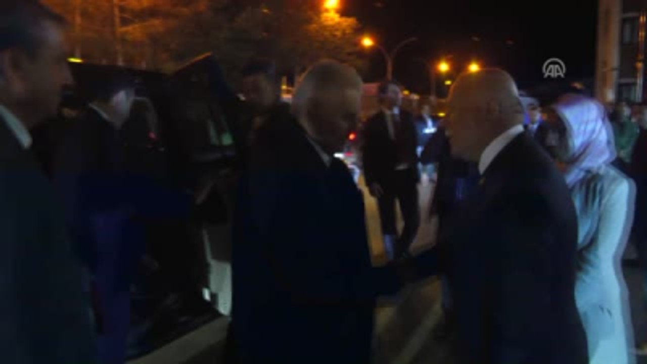 Başbakan Yıldırım, AK Parti Erzurum İl Başkanlığı'nı Ziyaret Etti