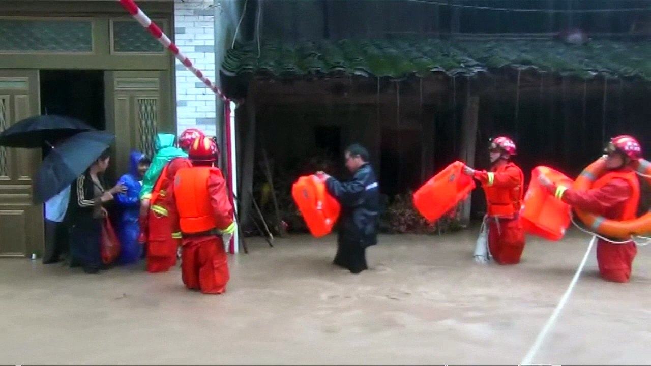 Plane blown sideways by Typhoon Meranti