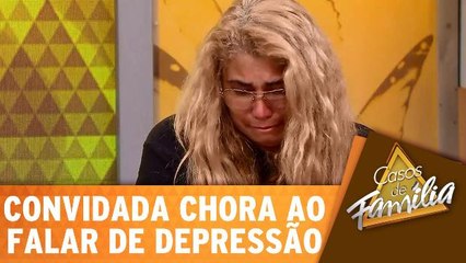 Convidada chora muito ao falar dos motivos de sua depressão