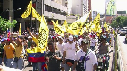 Con cacerolas exigen revocatorio contra Maduro en Venezuela