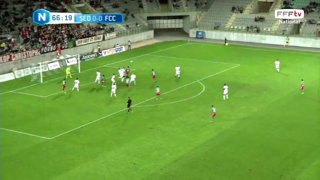 Coup franc d'Omrani repris de la tête par un défenseur ; corner