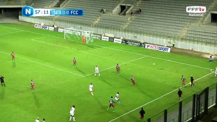 Tentative de frappe lointaine, qui finit en touche