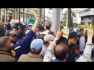 تدخل عنيف من مقر البنك الشعبي لتفريق عمال مغرب ستيل