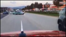 Bahşiş için düğün konvoyunun önünü kesen sürücü kazaya neden oldu | Haber Videoları