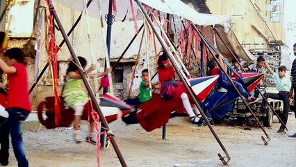 اراجيح اطفال مدينة دوما السورية من مخلفات الصواريخ