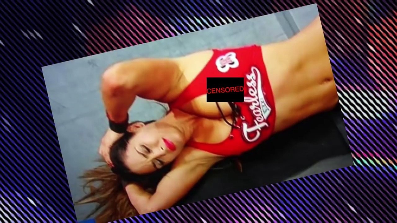 10 Shocking WWE Divas Wardrobe Malfunctions - Talefeed