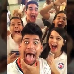 Poeta Callejero Se burla de las personas que dicen que el esta loco!