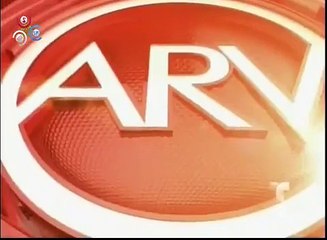 Fijate como esta mujer sorprende a un hombre en el patio de su casa observandola