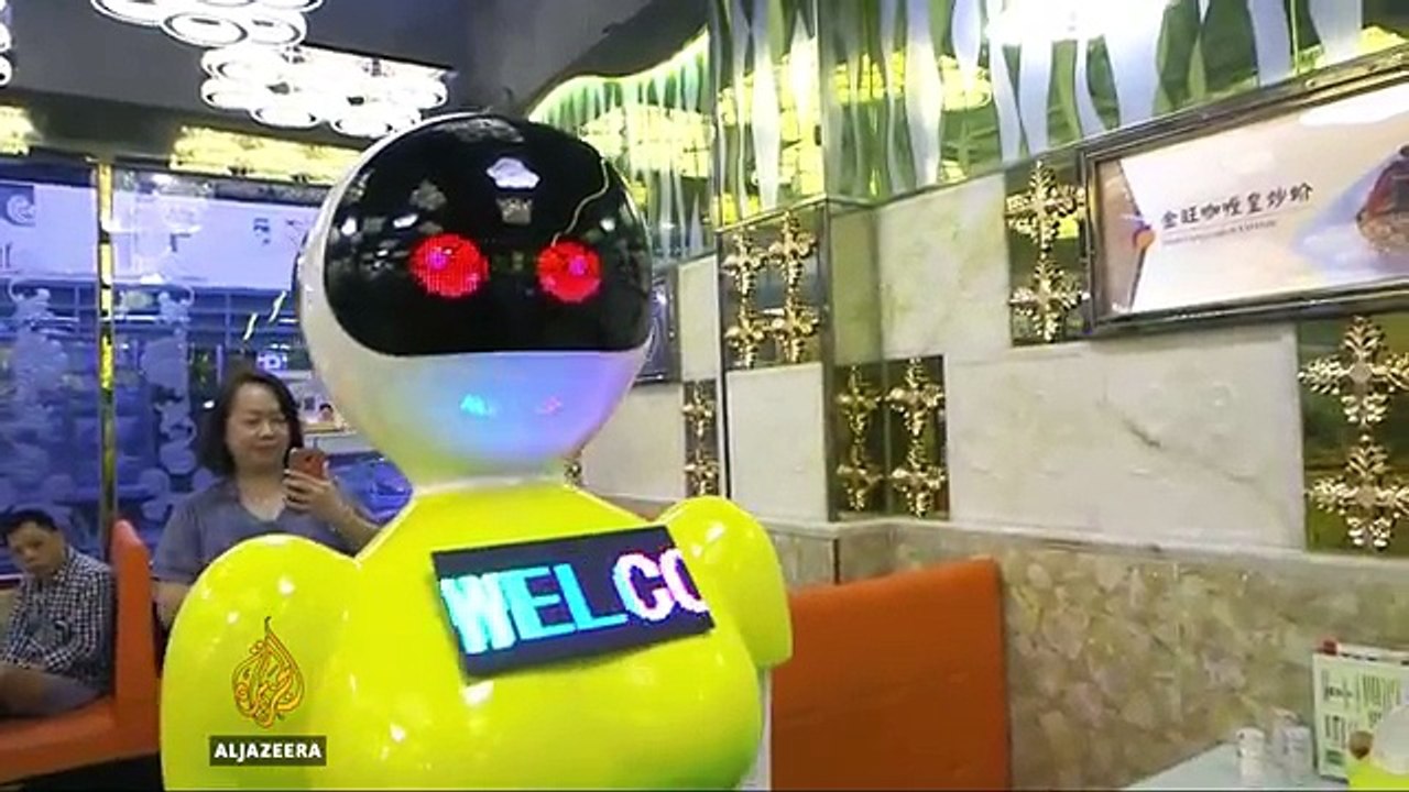 Hong Kong_ Robots join restaurant staff