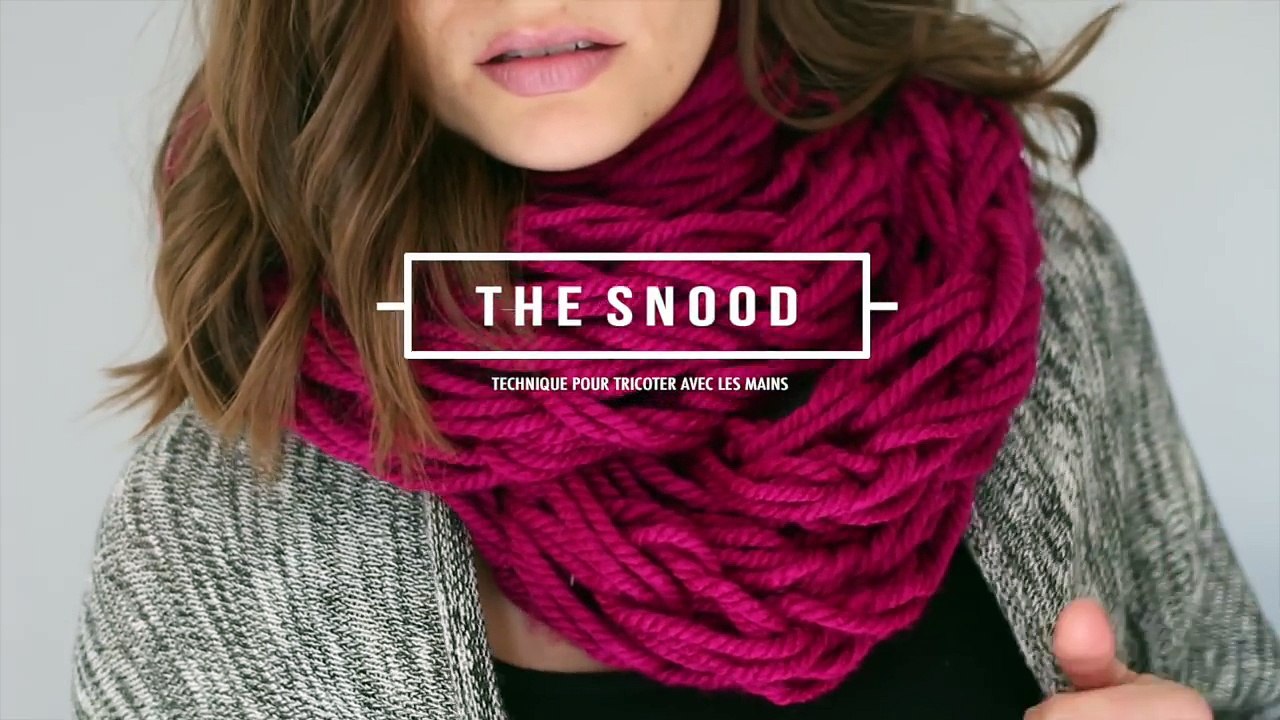 Elle tricote un foulard Infinity avec ses bras, sans crochets ni aiguilles Découvrez cette technique facile, parfaite pour les novices!