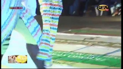 Racc : Ndeye Gueye nous montre sa  bas dechire