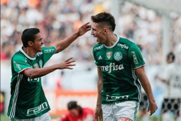 Скачать видео: Palmeiras vence o Corinthians em Itaquera e garante a liderança