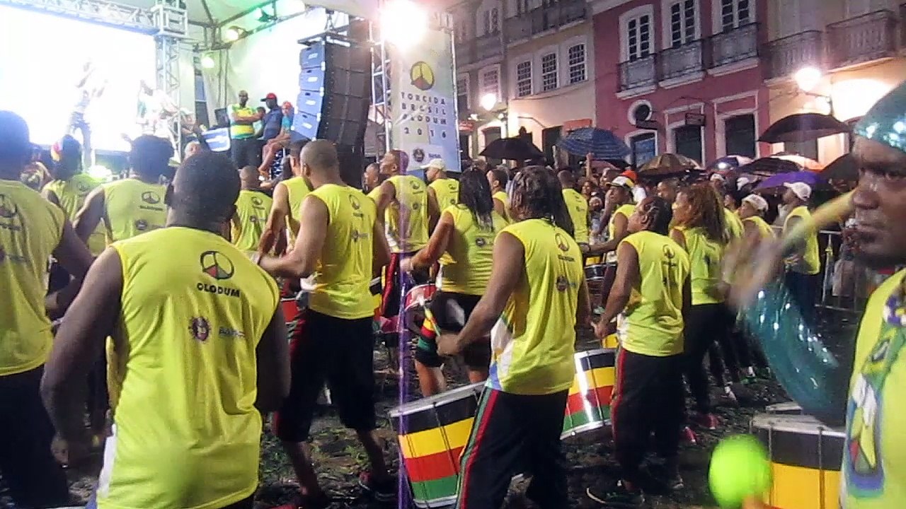 OLODUM concert de rue à Salvador