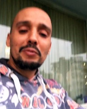 Nadir Van Zonamo Laat Dikke Toppen Wiet Zien