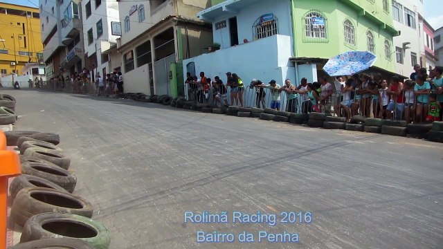 Pilotos radicalizam durante a Rolimã Racing 2016, no Bairro da Penha, em Vitória