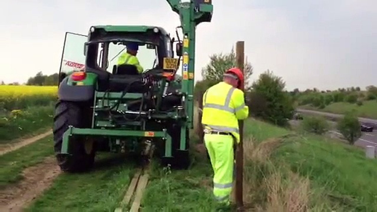 Post and rail fencing-uk0mEJ0qkd0
