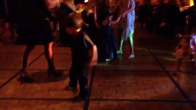 Oubliez les barres energétiques! Un morceau de gateau de mariage et c'est reparti